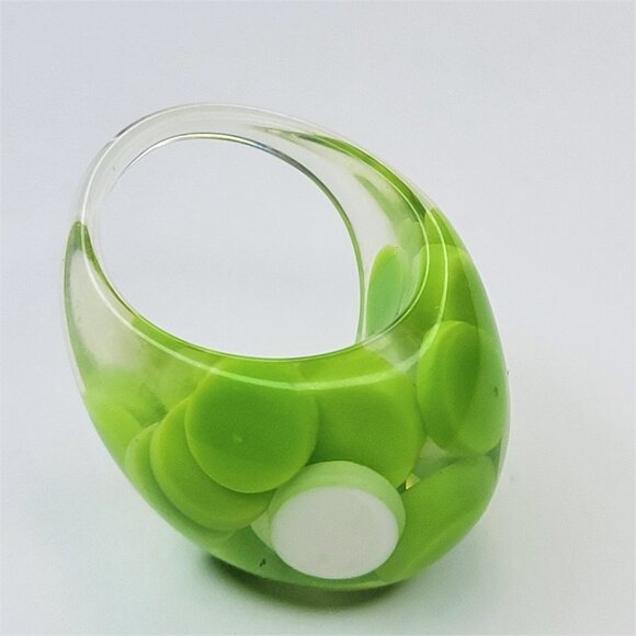 Chunky Oval Shape Resin Ring With Green and White Pill Beads Lucite Large Ring - Picture 5 of 9
